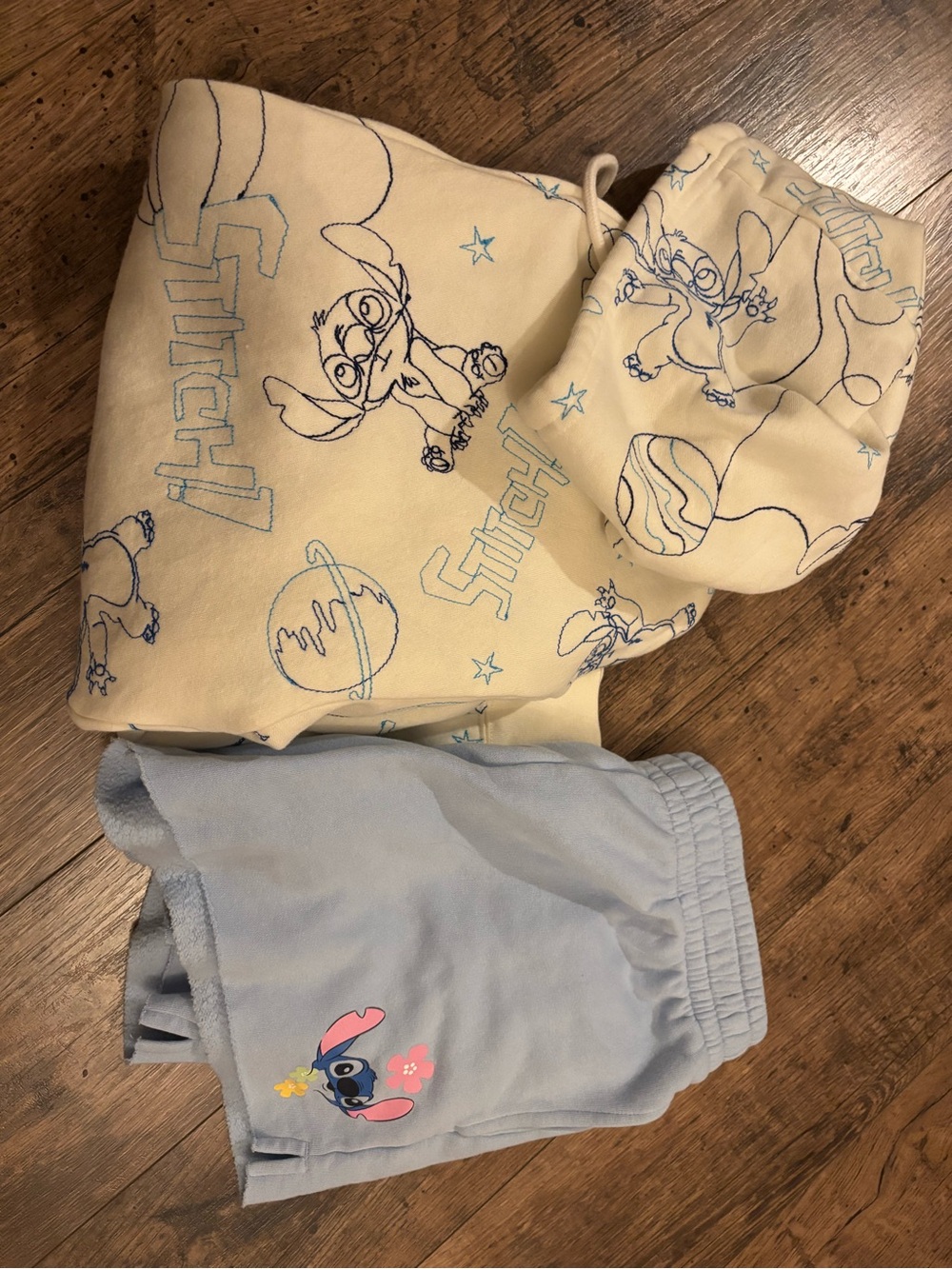 Disney Stitch Two-Piece Athletic Shorts Set in Cream and Light Blue